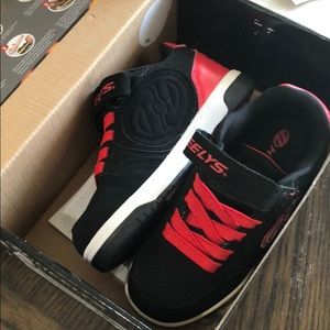 Black and white youth size 3 heelys